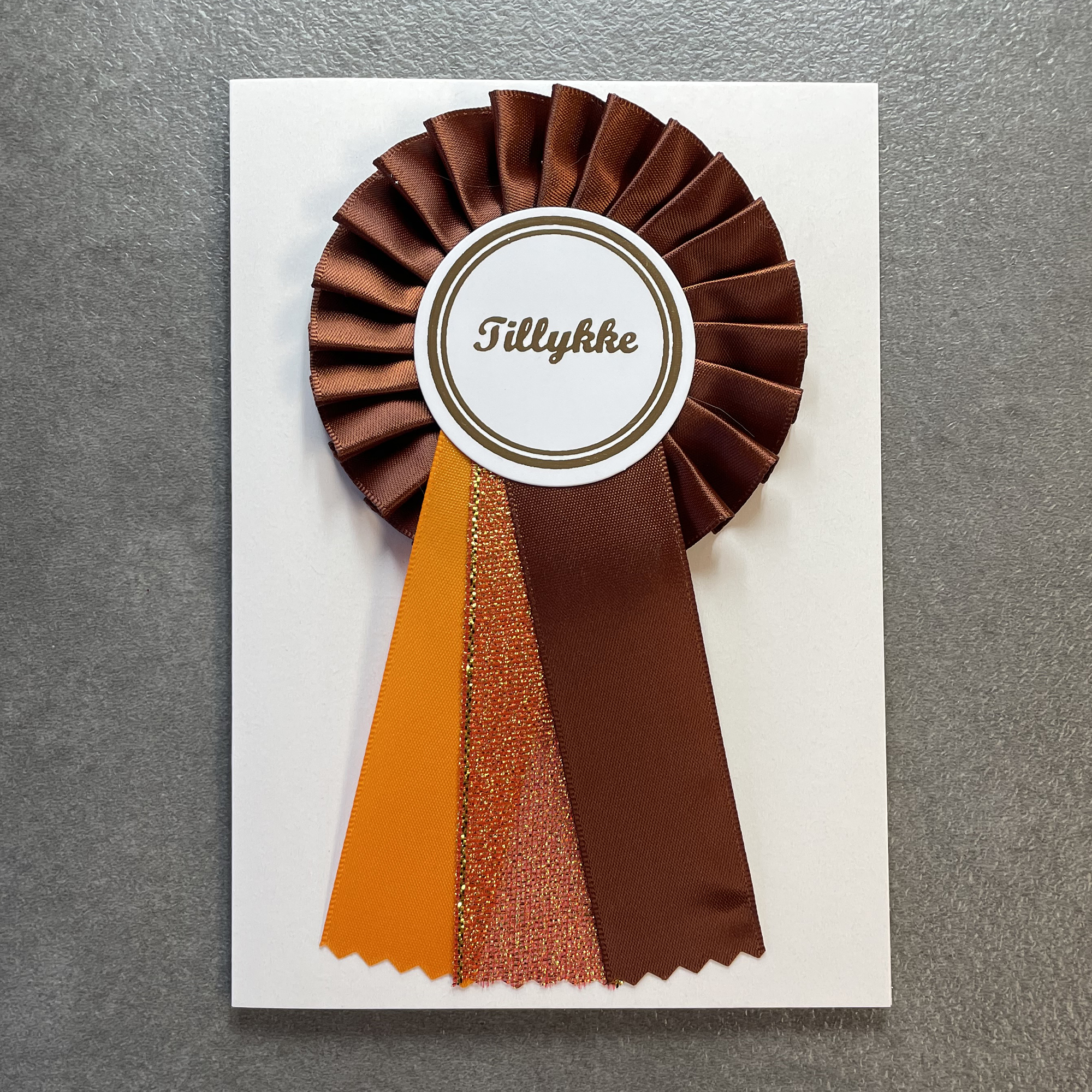 Kort m. rosette - Tillykke - Cappuccino