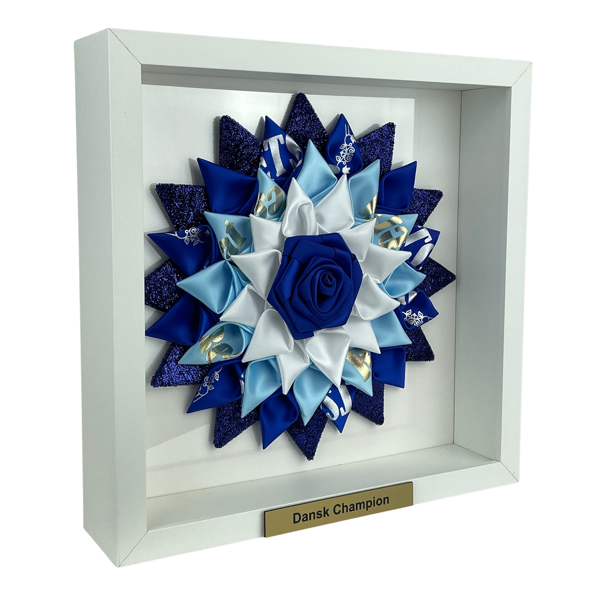 Upcycling Rosette blå - hvid ramme - gratis graveret skilt