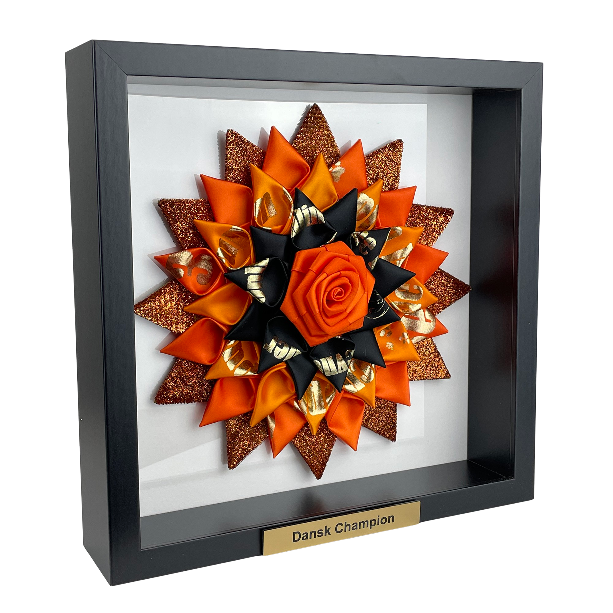 Upcycling Rosette Orange - sort ramme - gratis graveret skilt