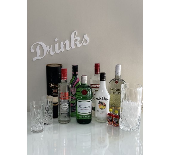 Drinks - Skilt i sort eller hvid akryl